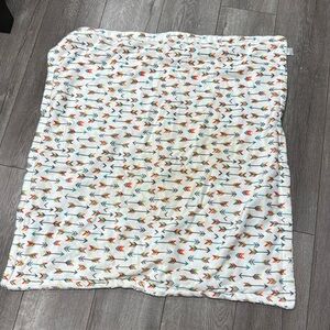 Baby Kiss 100% polyester blanket arrows gender neutral blanket in excellent